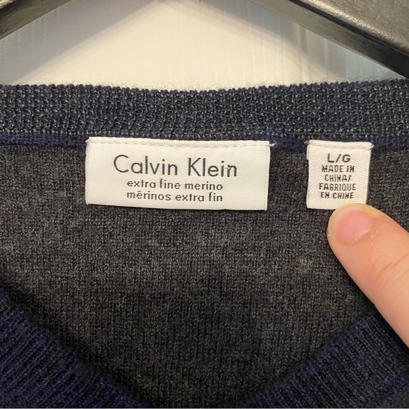 Calvin Klein Merino Wool Men's Deep Blue long sleeve V-Neck Sweater large - Picture 2 of 11